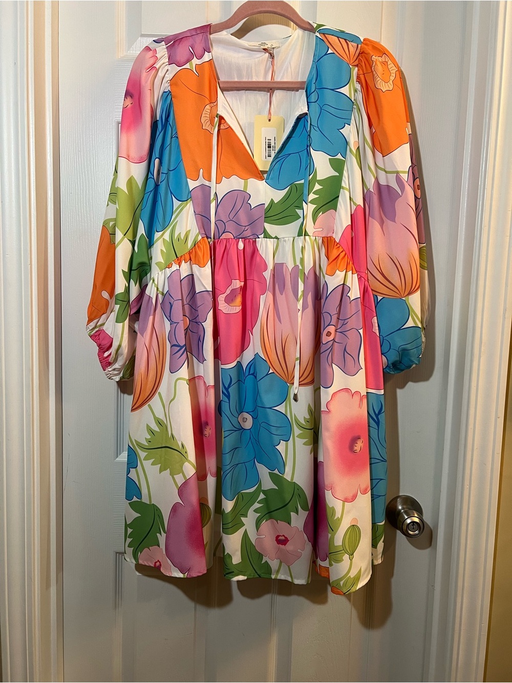 🦋 NWT entro harlow dress in white with multi flowers 🌺 size large - Picture 2 of 6